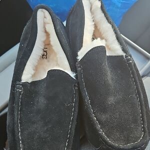 UGG Black Suede Men's Slip-On. NEW tags Still On The Bottom